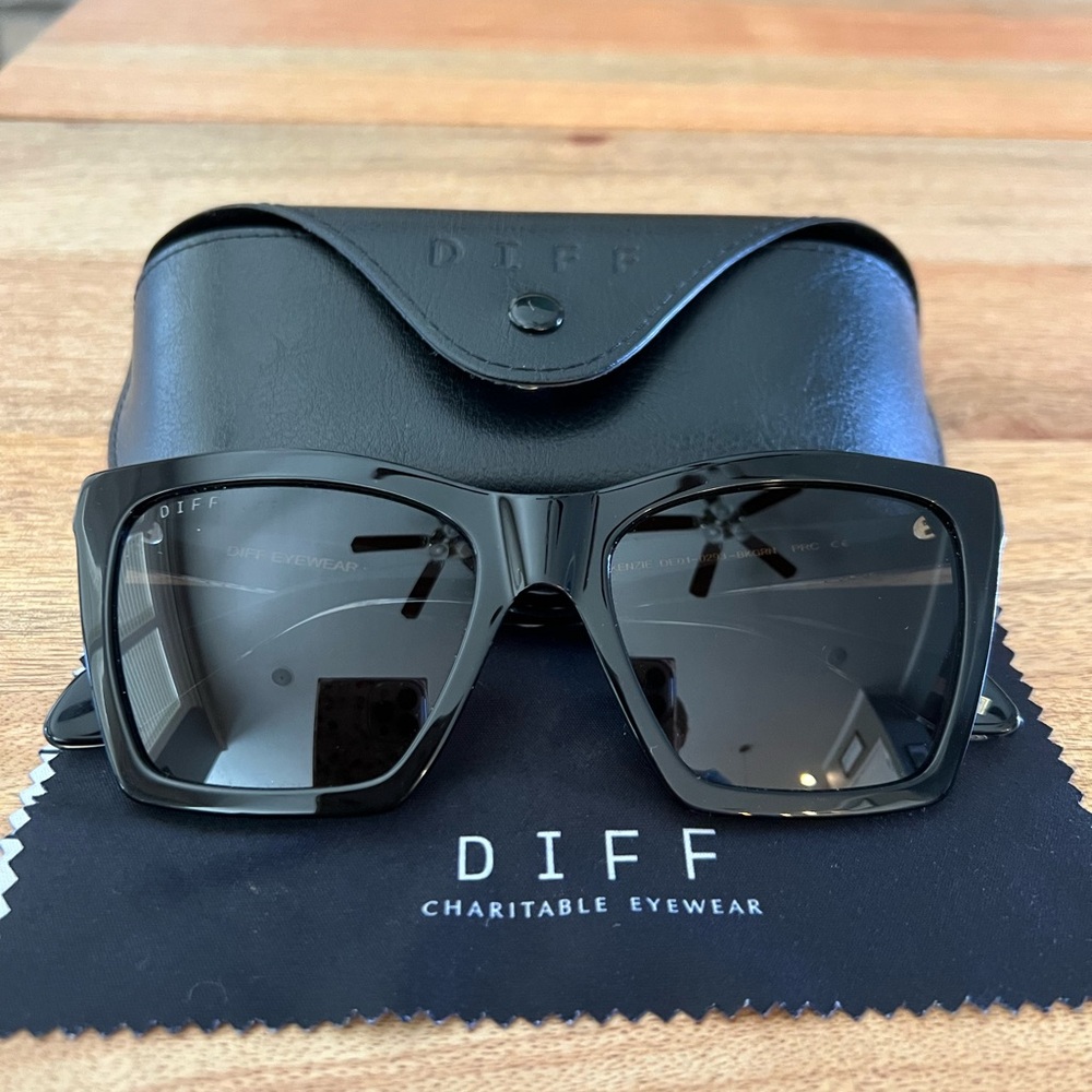 DIFF Black Square Sunglasses